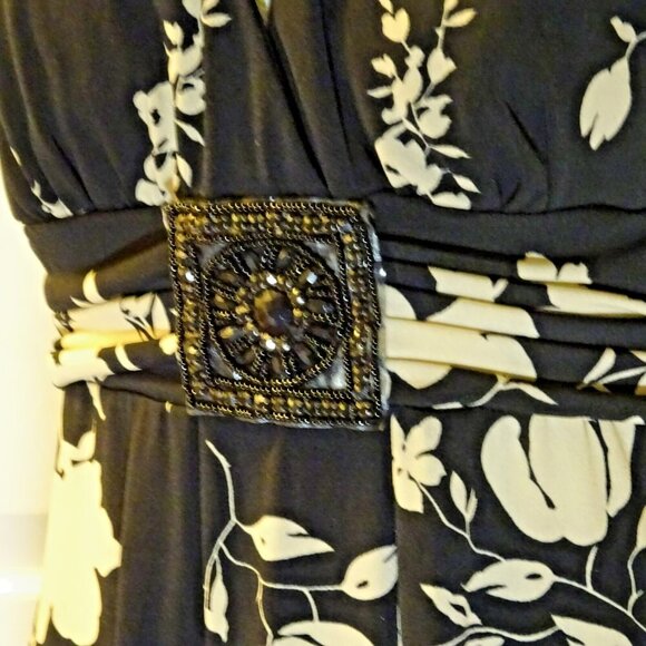 Speechless Medium Halter Style Black and Cream Tropical Dress Preloved - Picture 8 of 9